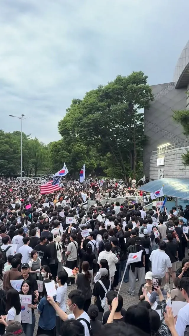 시험기간인데 학점보다 나라가 더 중요해서 나왔어요
