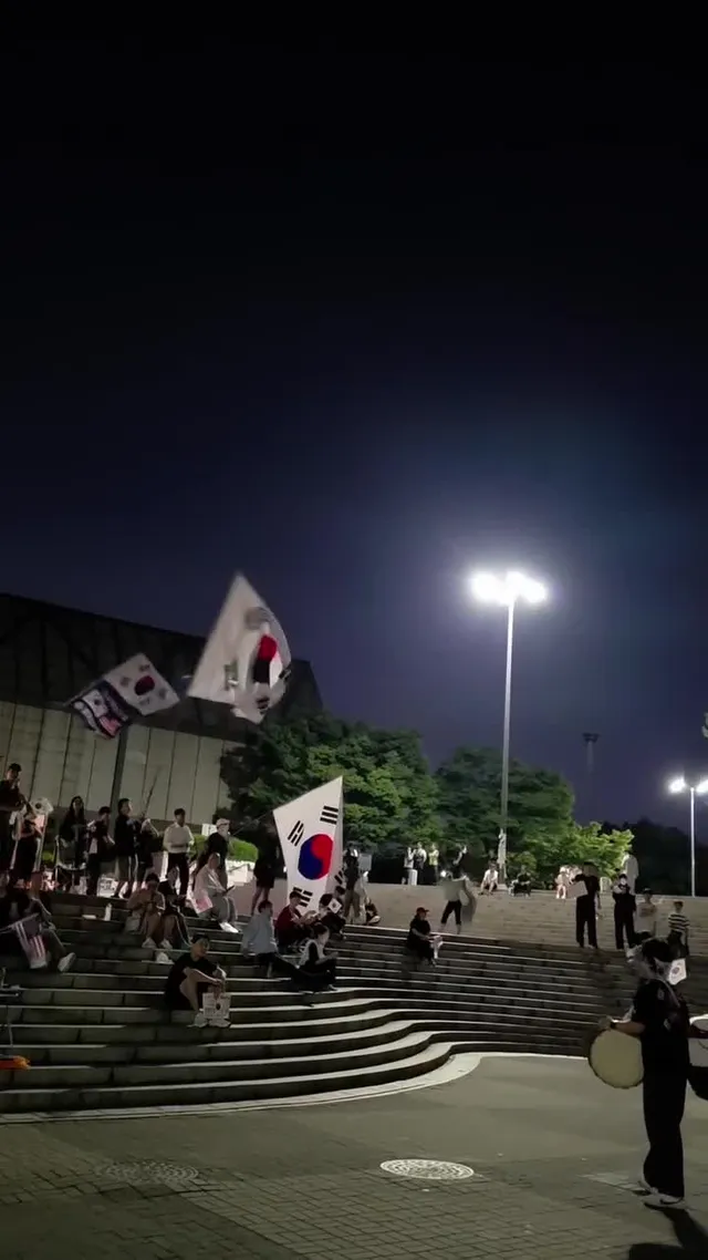 저녁에 짬내서 올공 다녀옴! 이쪽은 북에 맞춰 구호를 외치네요! 

부정선거 재선거!
당일투표 수개표!