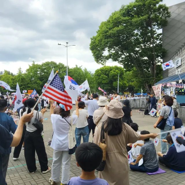 지금도 밤잠 못 이루고 잠실올림픽공원에서 부정선거 재선거 당일개표 수개표를 외치는 여러분을 진심으로 응원합니다.