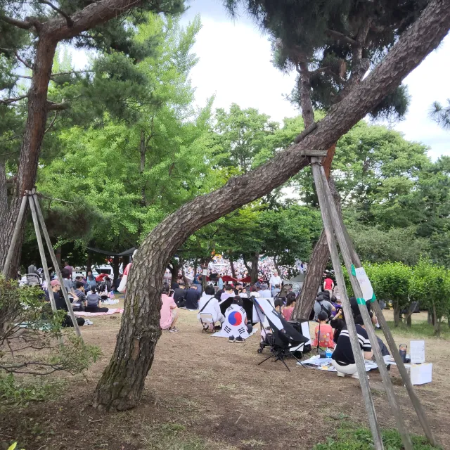 지금도 밤잠 못 이루고 잠실올림픽공원에서 부정선거 재선거 당일개표 수개표를 외치는 여러분을 진심으로 응원합니다.