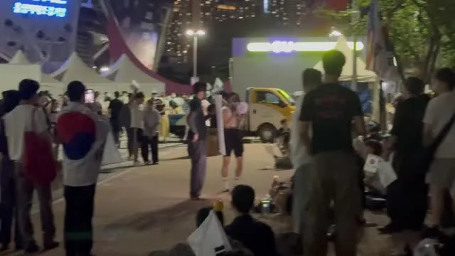 어떻게든 폭력시위로 번지는 것을 막고자 하는 눈물나는 노력

내일 잠실 야구장에서 젠슨황 시구가 있다고 합니다 내일까지 버텨야합니다 제대로 언론