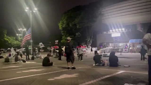 잠깐 눈붙히고 왔더니 새변반이 지키고있네 😢