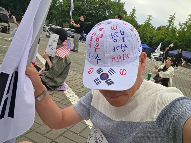 6.25.목. 6.25. 76주년 기념일 올공 22일째 아침인사드립니다.
"불의를 보고도 일어나지 않는 백성은 죽은 백성이다." 
- 건국대통령