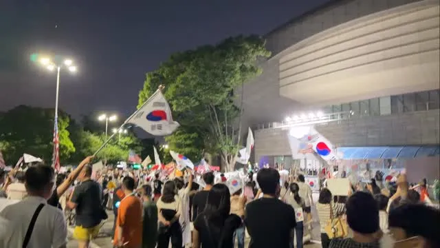 🫡🇰🇷
06.24 PM 9:30 잠실 민주화 운동
늦은시간까지 자리 지켜주신 모든분들 감사합니다🙏
진짜 갈 때 마다 감동받아 온 몸에 전