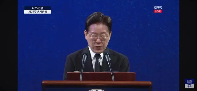 지지율 빠져서 하긴 해야되겠는데 어지간히 하기 싫은가 봄
