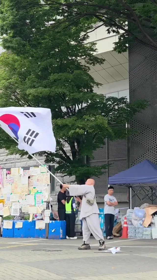 스님 고마워요!!
불심으로
자유 대한민국 만세!!!!!! 🇰🇷 🇰🇷