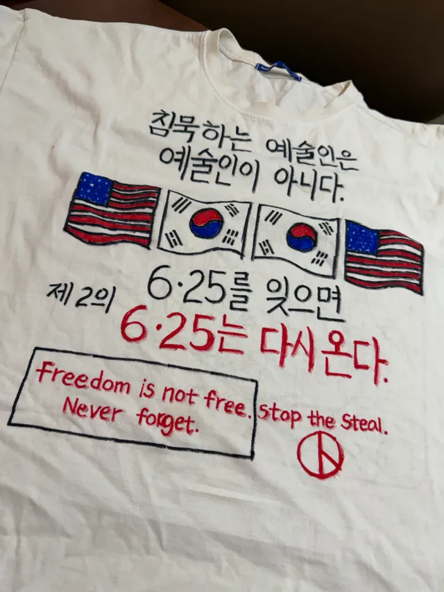 밖에서 안입고 집에서만 입던 흰티 리폼했다.
올공 출동 준비 완료🔥
이제 애들이랑 남편만 집에 들어오면 돼🤣
“6•25를 잊으면, 제2의 6