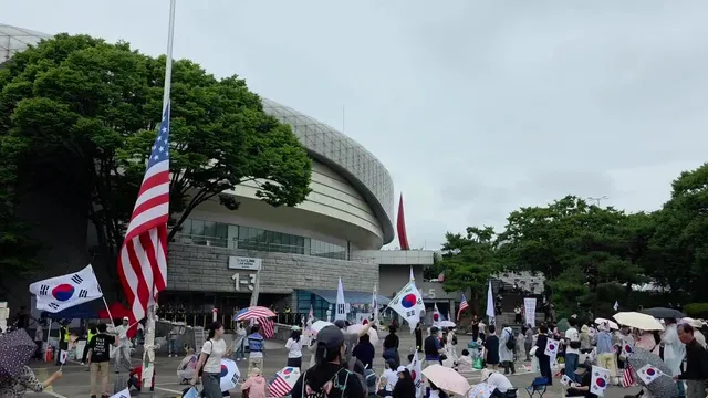 올공에서 맞는 6.25 아침
시민들 손에 들린 태극기가 다른 날보다 더 찡하게 다가옴
그 날처럼 우리나라를 지킬 수 있는 힘을 주세요