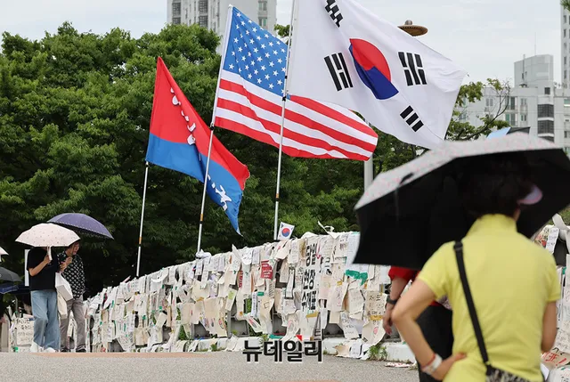 돌로 머리 치고 보드마카로 눈 찔러 … 잠실 집회 관련 신고·고발 41건

서울 송파구 올림픽공원 핸드볼경기장 주변에서 이어지는 집회와 관련해 