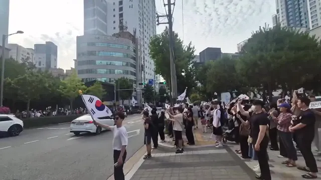 대한민국 부산이 합류했습니다.
南韓釜山加入