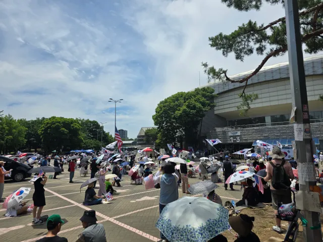 더운데도 자리를 지켜주신 여러분덕에
국뽕이 차올랐습니다.