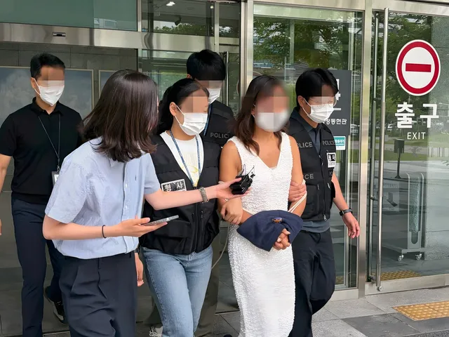 [속보] ‘경찰에 침 뱉고 욕설’...잠실개표소 40대女 구속

‘잠실 개표소 봉쇄 시위’ 도중 경찰에게 침을 뱉고 욕설한 혐의를 받고 있는 4
