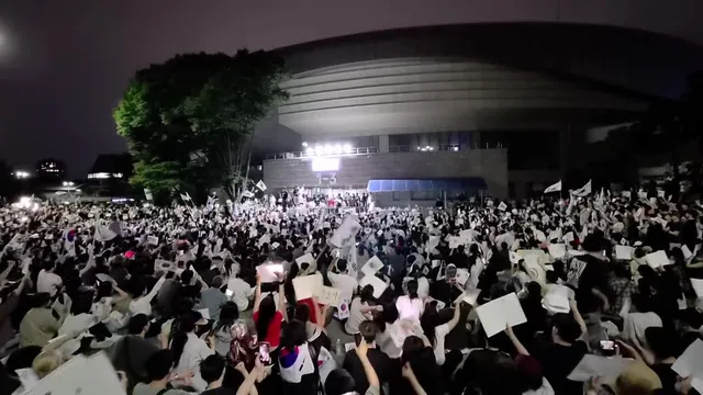 이게 어딜봐서 시위대입니까
자발적으로 귀한 휴일에 시간내주신
우리나라 국민들입니다 🔥