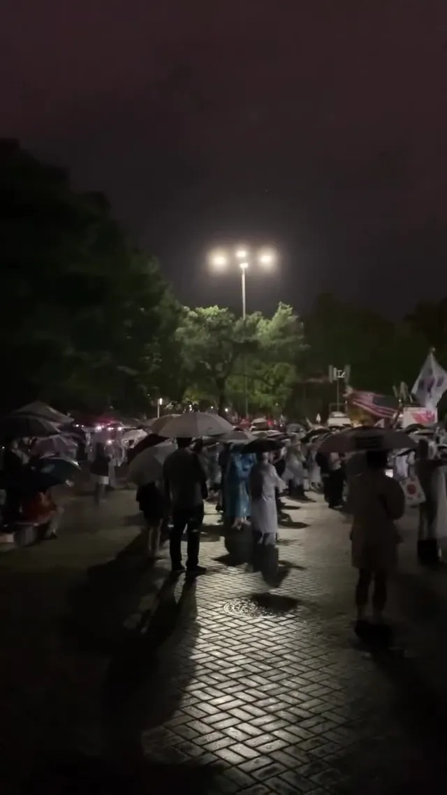 안녕하세요 자유대한민국을 사랑하는 여러분
우리는 이곳에서 싸우고 있습니다.
같이하고싶습니다.

올림픽공원