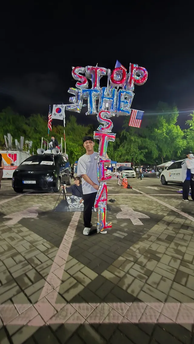 STOP THE STEAL!!!

근데 이거 들고다니니 시선 다 쏠려서 부담스러움