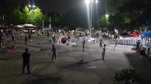 실시간))
AM 12시 15분 

오늘은 용기 내서 
처음으로 자원봉사했습니다!
👶아기 신발 한 짝 찾아가세요!! 
올공 저녁반 퇴근합니다

