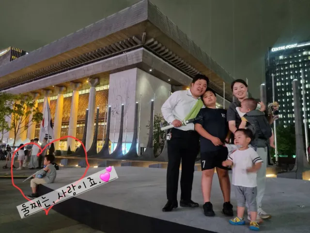 아내는 우파지만 행동하지않는 샤이보수다.
그래서 내가 현대판극우로 만들고있다.
(쉿🤫)