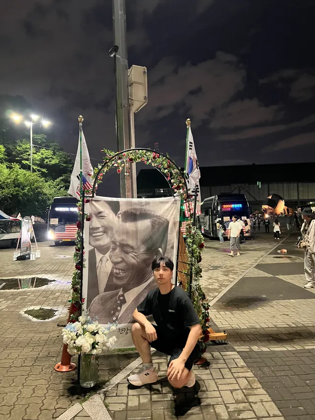 6.25 전쟁 = 북한 공산군이 불법 기습 남침으로 발발한 
비극적인 전쟁!! 항미원조 같은 🐕소리로 정당화 시키지마라

자유대한민국 만세!!