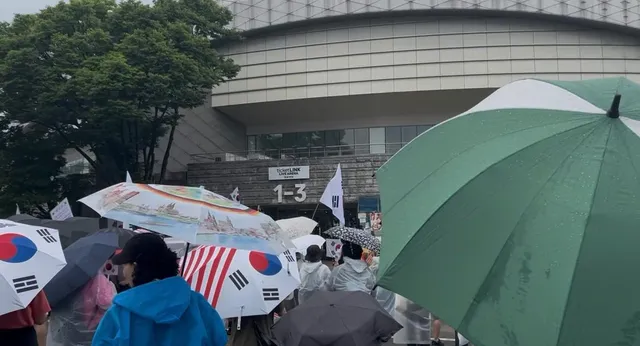 비에도 지지않고 
바람에도 지지않고