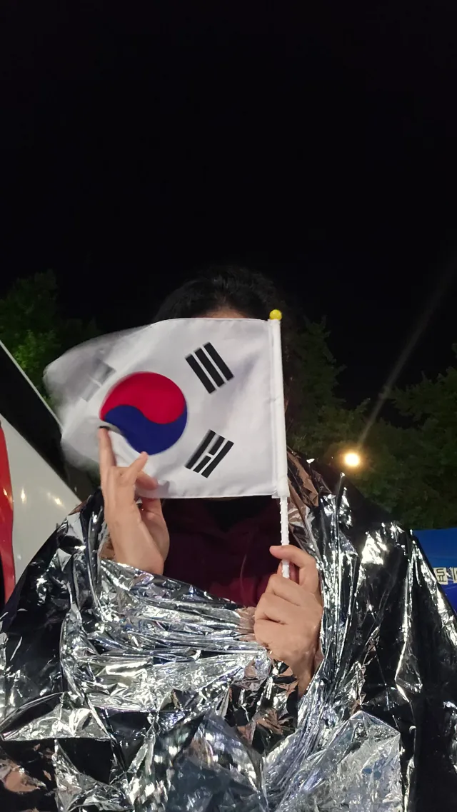 어젯밤은...... 넘호나 츄워따......🥶
습해서 옷에 물이 방울방울💦 그 와중에 잠이 쏟아져서 일어나서 구호 외치는데 서있어도 졸려서 