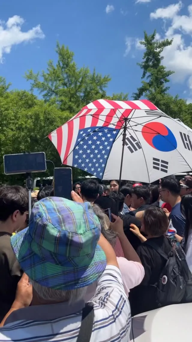 군복 입고 폭력조장연설하셨던 분 첫날 올공에서 선관위 사람 출입 통제할때 나왔던 사람인데…