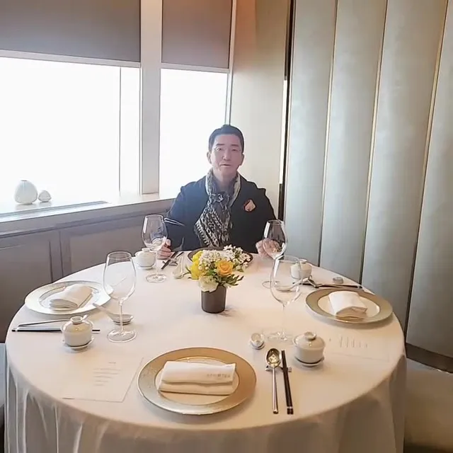 극우들 밥먹는데 ㅋ
어제 쫘삐리가 
이상한 고기올리고
극우들은 이런거 못먹지해서 ㅋㅋ
잘 놀아주고있음^^

시그니엘클럽107층
멤버쉽 레스토랑 