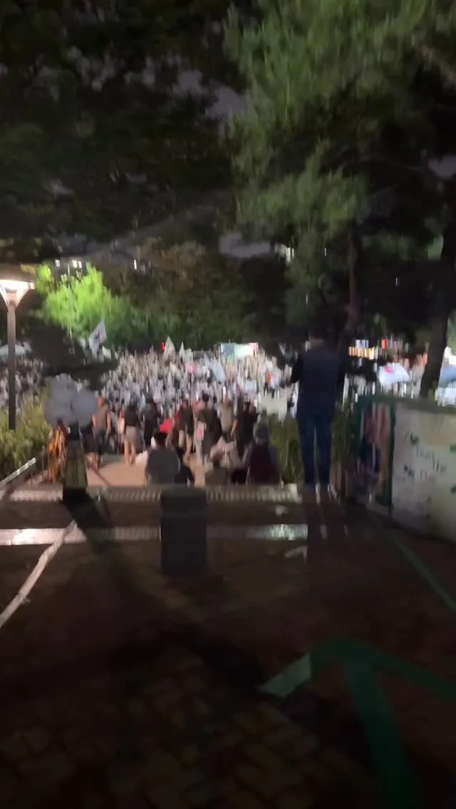 우성아파트에서 올림픽공원으로 투표함이 옮겨진 시간부터 지금까지 하루의 일상이 되어버린 스레드

6.3 지방선거 이후로 정치에 무관심하고 무지했던
