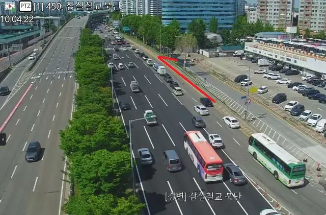 강변북로 일산 방향 잠실철교 북단→잠실대교북단 구간 4차로 추돌사고 처리작업 완료되어 정상소통됩니다. https://t.co/Citen9gNSb