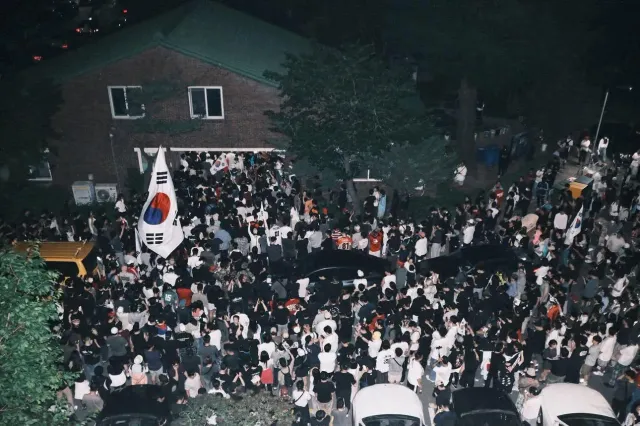 자아비대 글하나 써보려 합니다

6.3일 밤 우성아파트부터 오늘까지
약 13~14일은 현장에 나왔던 것 같습니다

6.3일 밤에 나갈때 군인이 