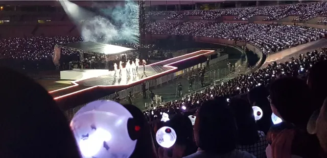 BTS입덕 후 첫 콘서트 한번 공유해주라!!
17입덕인데 윙파콘은 못가고 18년 8월 콘서트.!!
잠실 주경기장에서 했는데 그때 갬성이 넘 그립