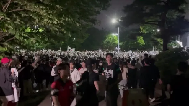 부산에서 막 잠실도착했어 실시간이야
너무 지칠것같은데 서로 다독이고 응원하고 
나눔하고 젊은분들 어르신들 어린이들 학생들 강아지들 자정이 넘었는