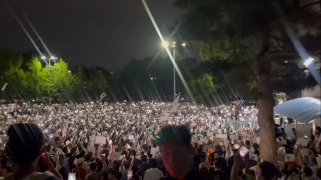 개인의 자발적 봉사를 해주시는
수많은 분들께
정말 감사합니다...
모두가 한마음 한뜻으로 외치는중