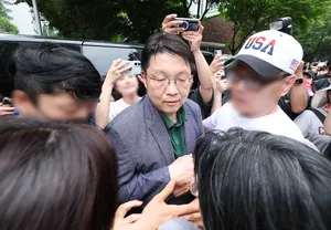 서울시선관위 사무처장, 올림픽공원 방문…경찰, 만류로 돌아가

[헤럴드경제=이명수 기자] 김범진 서울시 선거관리위원회 사무처장이 26일 오전 ‘
