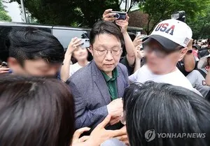 송파구 잠실 개표소 시위 22일째···긴장 고조, 공권력 투입 가능성은...

[공감신문] 이승욱 기자=서울특별시 송파구에서 지속되고 있는 '잠
