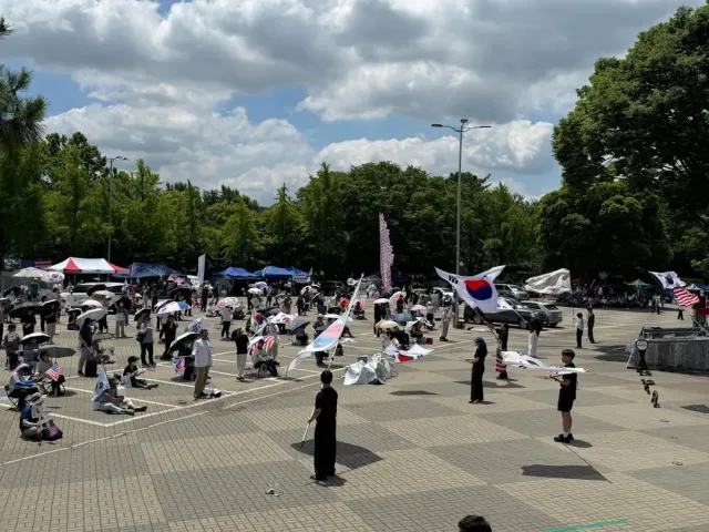 눈물이 나서 꾹 참았다
왜 눈물이 나려 했나

우파분들 저랑 맞팔해요! 함께 민주주의를 지킵시다🇰🇷