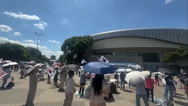 실시간 올공(14시)
어제 새벽까지 약 6시간쯤 목이 터져라 외치고 오늘 잠깐 여유가 생기자마자 분리불안 생겨서 옴..

낮에는 확실히 어르신들