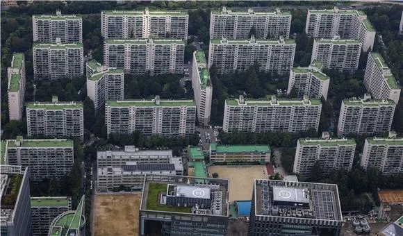 잠실 대어 장미아파트…통합심의 전 '설계 고도화' 요구 봇물

"한강변 세대 늘리자"…조합장, 설계 변경 제안