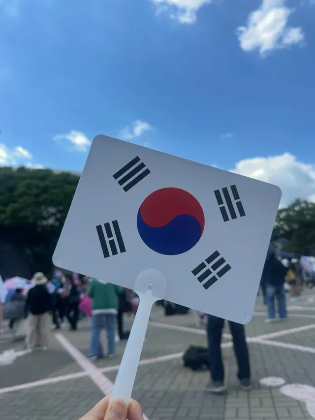 이렇게 좋은 날씨에 올공으로 나들이 나오는건 어때?

여기 나들이와서
부정선거 재선거 당일투표 수개표 외치고 있으면
지나가시는 어르신들께서 눈 