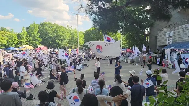 [6.26 (목) 오후 4:55 올공 실시간 영상]
이 무더위 속에 많은 사람들이 모였습니다.
대한민국 국민으로서의 주권을 지키기위해 소리치고 