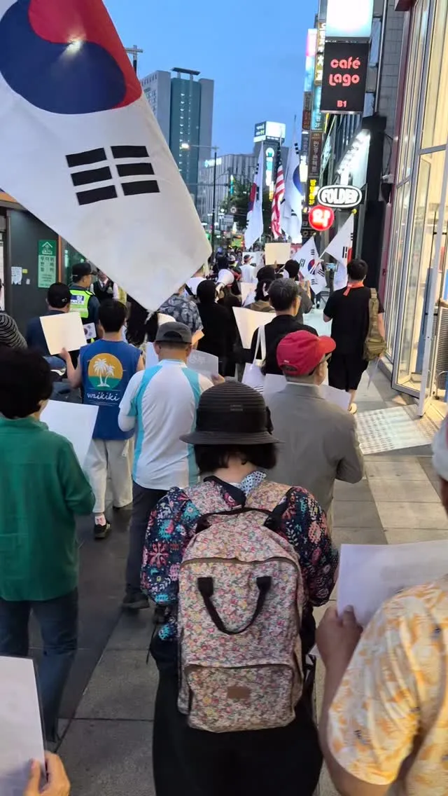 천안도 시위합니다! 
일정이 있어 잠시나마 목소리 내고 갑니다 끝까지 함께하지 못해 죄송합니다