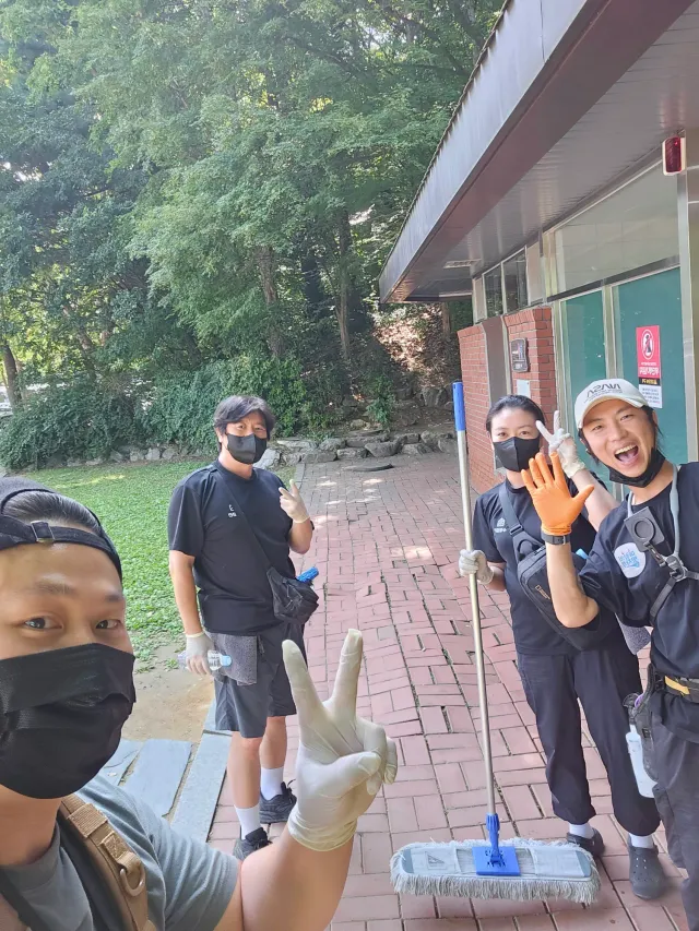29일 ~ 30일 올림픽공원 화장실 청소 
같이 봉사할 청소업체 대표님들 모십니다!

일은 딱히 어려운건 없구요
대신 장비가지고 도보로 이동을 
