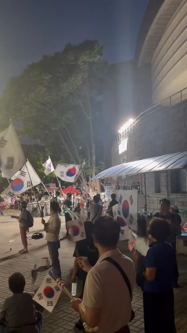 26.06.26 금 20:33 

금요일 저녁
모인 사람들

올공 멸공🔥