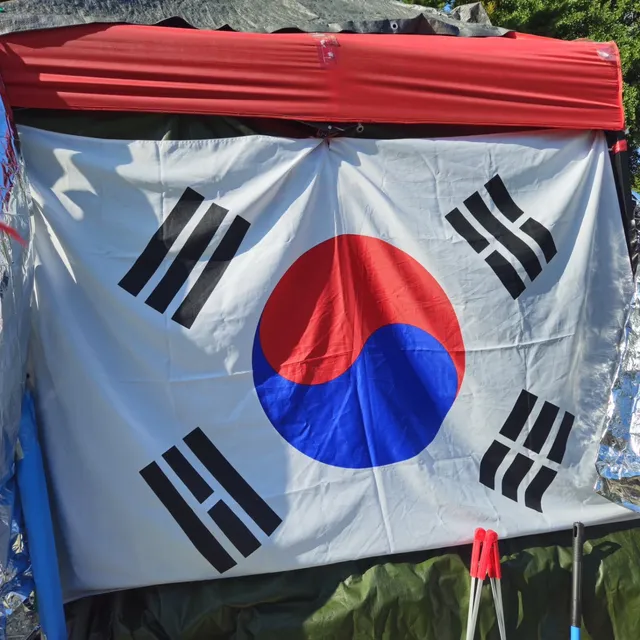 6/26 올림픽공원 2일차 방문!!
낮에 왔다가 도저히 발이 안 떨어져서 밤까지 있는 중인데 마음이 복잡미묘 하다...
부디 자유 민주주의가 공