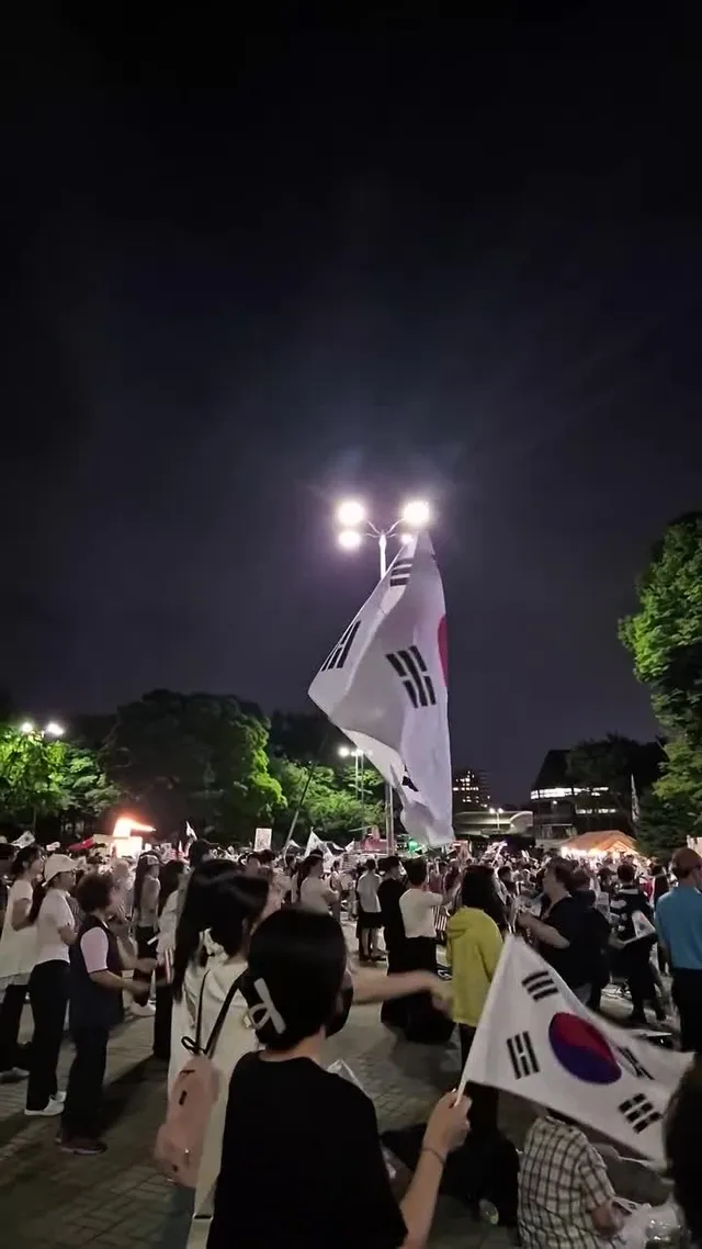 2026.06.26 21:00
올공 실시간 입니다
하루 종일 대형 태극기 들고 계시는 중
멋있으십니다 멸공 🫡🇰🇷🇱🇷