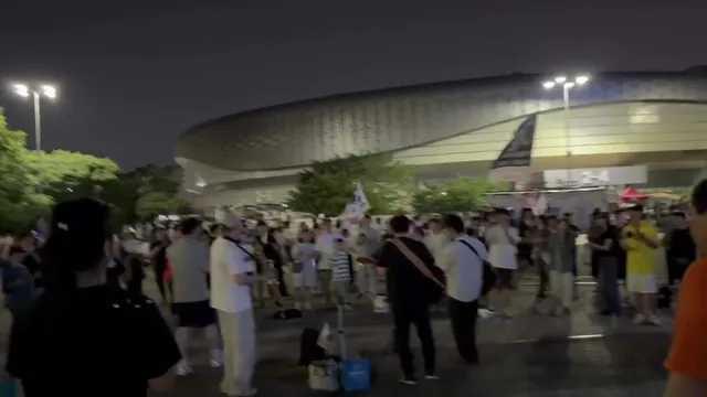 올공에 가면, 중딩때 전교인 여름수련회 간거 생각나. 텐트치고 자고, 비닐하우스에서 예배드리고(언제쩍얘기?ㅋㅋ) 모기향 냄새나고, 물놀이하고 바
