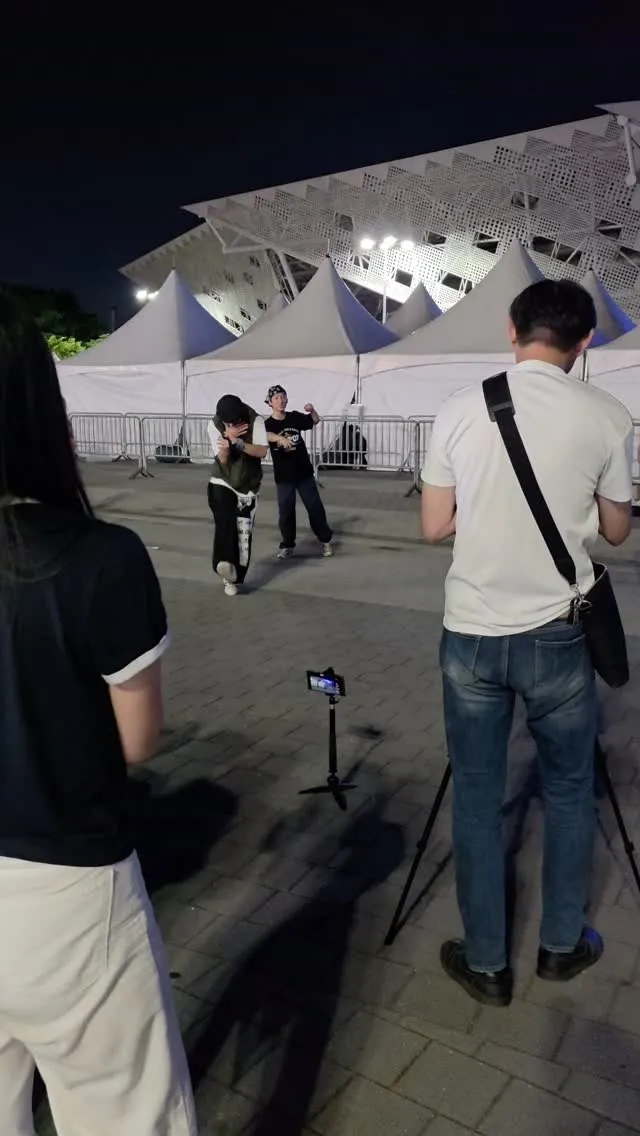 오늘자 올공 요약:
문화 예술이 얹어지고 있는 올공✨️

브레이크댄스, 팝핀 등 스트릿댄스
섹소폰
오케스트라
첼로
자작곡 기타리스트 
아멘존 등