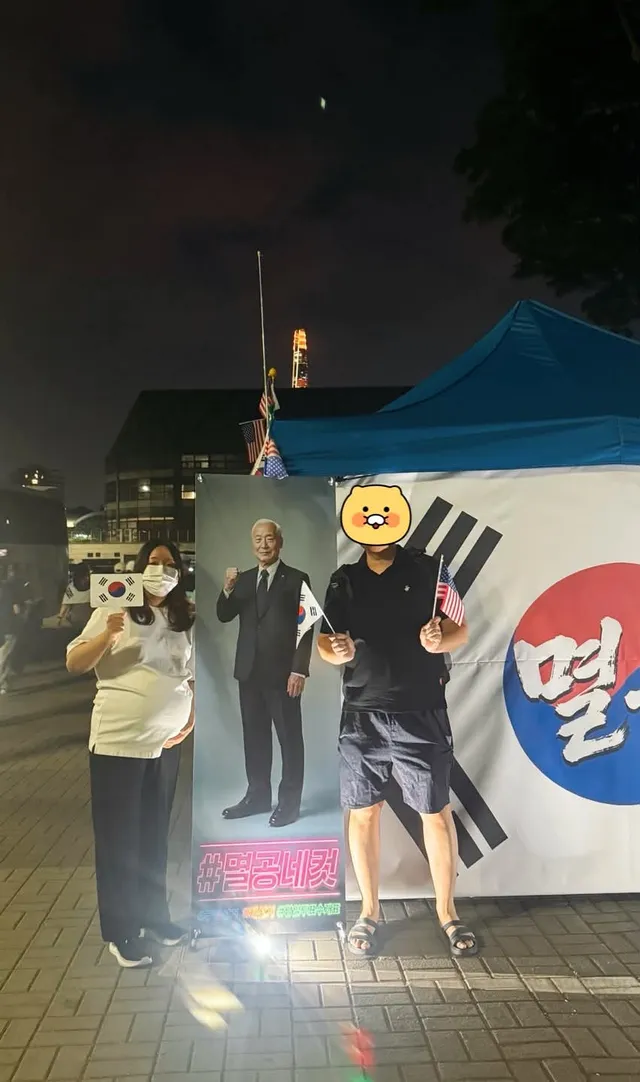 눕눕처방에도.. 못참고 결국 다시 나온 올공
이승만대통령과 함께
셋이 한컷📸
 
앞으로 올공 몇번 더 나올 수 있을까ㅎㅎ
아가야 엄마아빠가 지