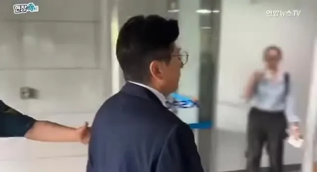 황교안대표님이 안에서 쇼를하고 있다고요??? 

쇼를 한건지 아니면 안에서 싸우다가 나오신건지 직접 눈으로 보십시요

영상출처 : 황교안TV, 