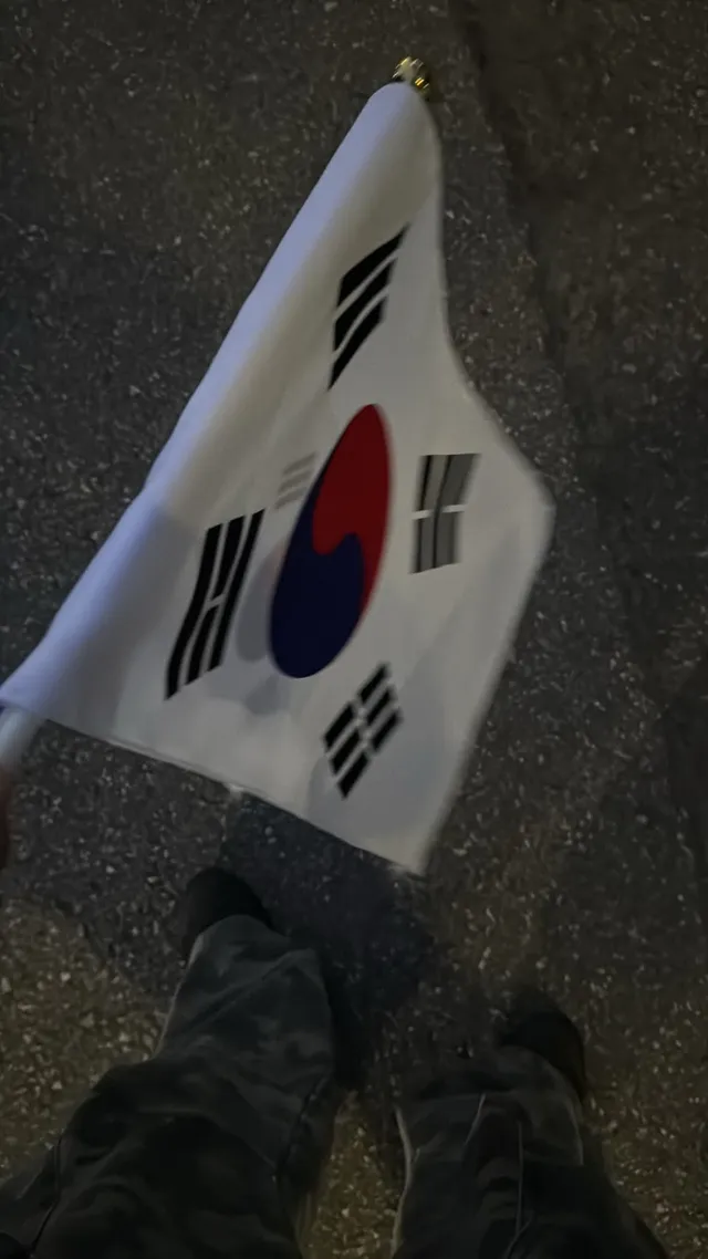새벽반 목 나감 이슈로 퇴근합니다 ..
남아 계시는 분들 다치지 마시고 화이팅입니다
내일 밤에 뵙겠습니다 !