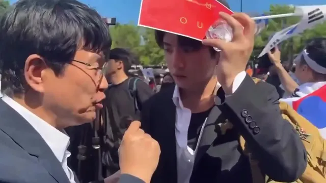 응!! 나 지금 잠실 가고 있어! 이래도 안나와???
왜 목소리까지 잘생긴거야??